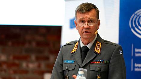 Puolustusministeriön kansliapäällikön Esa Pulkkisen mukaan Suomen ei tarvitse hävetä Ukrainalle antamansa sotilasavun merkitystä,