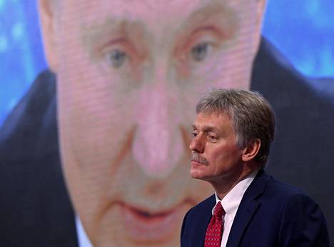 Venäjän presidentti Vladimir Putin tienaa vähemmän kuin hänen lehdistösihteerinsä Dmitri Peskov.