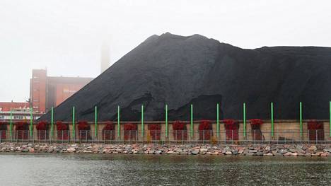 Hanasaaren voimalaitoksen kivihiilikasa vuonna 2018.