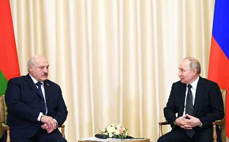 Valko-Venäjän itsevaltainen presidentti Aljaksandr Lukashenka on ollut pitkään Venäjän presidentti Vladimir Putinin läheinen liittolainen.