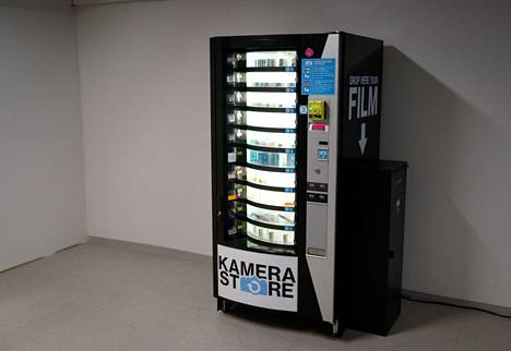 Erilaisia filmejä voi ostaa myös Kameratorin (eli kansainvälisemmin Kamerastoren) toimipisteen aulasta.