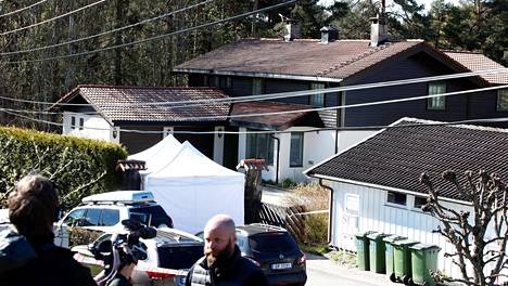 Rikostutkijoiden valkoinen teltta seisoi Hagenin perheen talon pihalla Oslon lähellä sijaitsevassa Lørenskogin kunnassa toukokuun alussa.