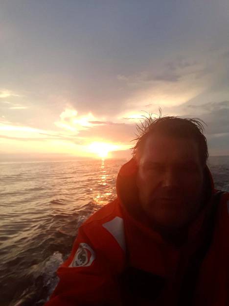 Selfie keskellä merta.
