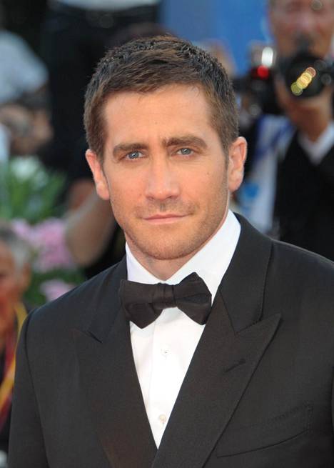 Näyttelijä Jake Gyllenhaal ilman partaa...
