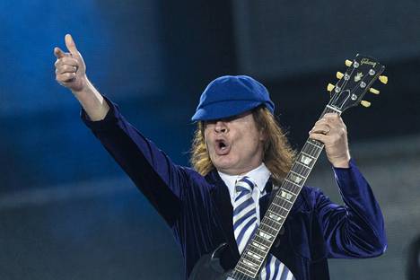 Angus Young ja muu AC/DC-yhtye viihdyttivät Vesa Keskistä ja 55 000 -päistä yleisöä Hämeenlinnassa keskiviikkona.