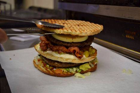 Espoossa sijaitseva Pohjanmaan grilli kertoo valmistavansa pohjanmaalaisia makuja. Grilliltä kerrotaan, että paikan hampurilaissämpylä voi poiketa monista muista burgereista, sillä se on ohut ja rapea.