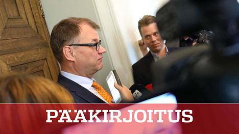 Pääministeri Juha Sipilä (kesk) sai hallituspuolueiden eduskuntaryhmiltä tuen soten- ja maakuntauudistuksen siirrolle vuodella eteenpäin.