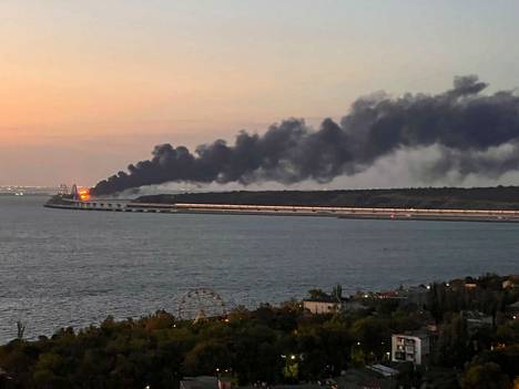 Ukrainan onnistunut hyökkäys etelään vaatisi maayhteyden ja Krimille johtavan Kertsinsalmen sillan katkaisua. Ukrainan onnistui katkaista silta väliaikaisesti 8. lokakuuta tapahtuneessa iskussa.