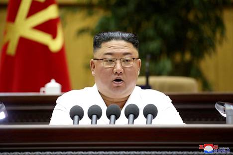 Kim Jong-un kuvassa, jonka KCNA julkaisi huhtikuun alkupuolella.
