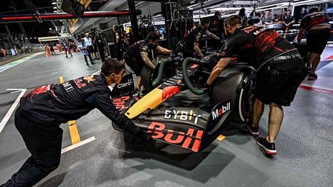 Red Bullin F1-tallia on mediassa epäilty lajin kulukaton rikkomisesta.