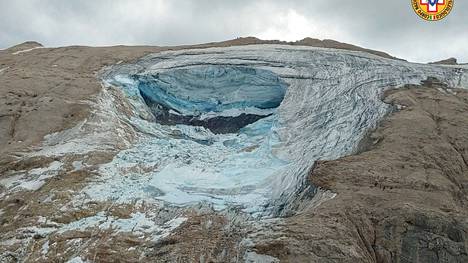 Kuvassa näkyy Marmolada-vuoren romahtanut jäälohkare.