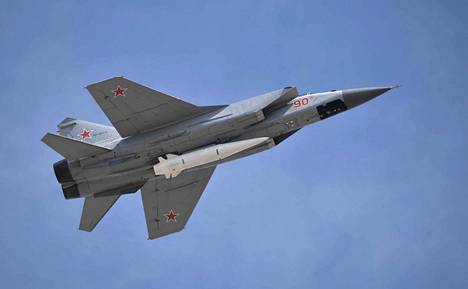 Venäjän ilmavoimien MiG-31-hävittäjä kantoi Kinzhal-ohjusta Voitonpäivän paraatissa Moskovassa vuonna 2018. 