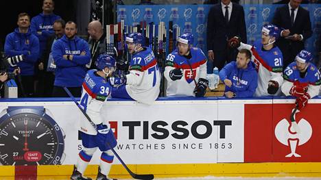 Slovakia nousi mukaan peliin, mutta Kanada johtaa vielä puolivälieräottelua.