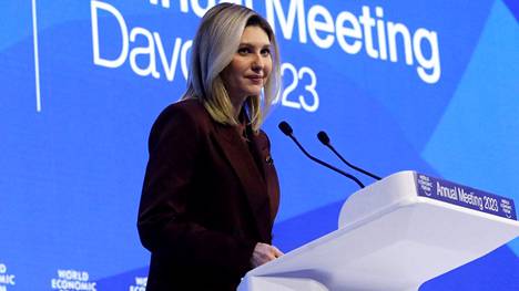 Olena Zelenska puhui Maailman talousfoorumissa Davosissa tiistaina.