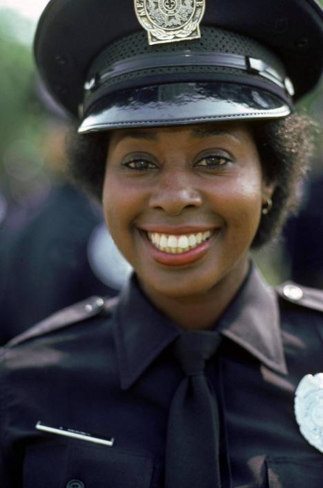 Marion Ramsey esitti Poliisiopisto-elokuvissa temperamenttista ja kimeä-äänistä Laverne Hooksia.