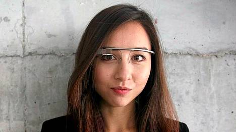Google Glass -älylasien markkinointijohtaja Amanda Rosenberg on saanut Google-pomot pauloihinsa.