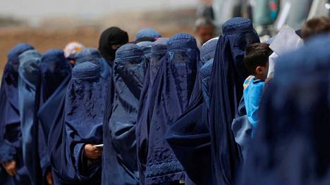 Taleban rajoittaa muun muassa naisten opiskelua, töissä käymistä ja pukeutumista Afganistanissa.