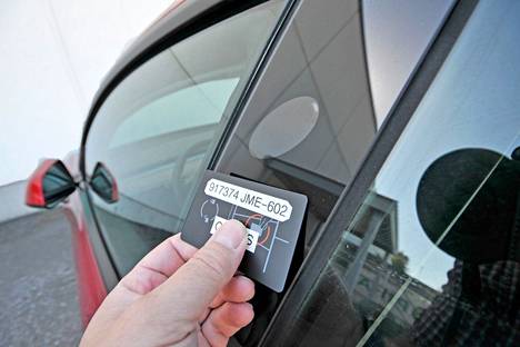 Ovilukot on suunniteltu siten, että ne avautuvat automaattisesti, kun taskussa on auton tunnistama älypuhelin. Jos näin ei ole, pitää käyttää luottokorttimallista avainta, jolloin kauko-ohjaus menetetään.