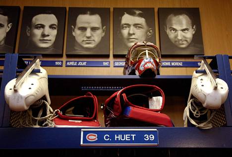 Howie Morenzin kuva (oikealla ylhäällä) löytyy Montreal Canadiensin pukukopista.