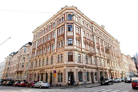 00130 Helsinki, Oikotie.fi-sivustolla on ollut myynnissä 191,5-neliöinen asunto Helsingin Kaartinkaupungista. Hintaa ylimmän kerroksen asunnolla on 1290000 euroa (neliöhinta 6736 euroa)