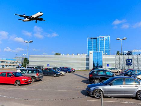 Lentoliikenteen hiipuminen vie miljoonien verotulot Vantaalta – Arviolta 10 000 lentokentän työpaikkaa lomautusten tai lomautusuhan piirissä