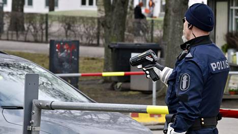 Poliisi mittasi nopeuksia muun muassa Helsingin Tehtaankadulla keskiviikkona.