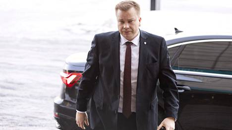 Puolustusministeri Antti Kaikkonen kertoi koronavirustartunnastaan Twitterissä sunnuntaina.
