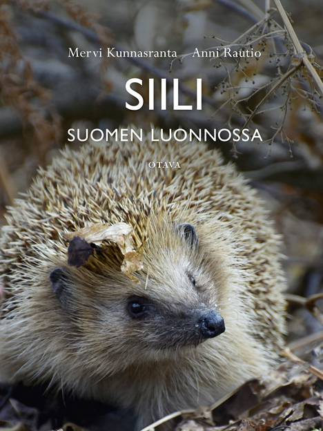 Uutuuskirja Siili Suomen luonnossa kertoo siilien maailmasta siiliasiantuntijoiden johdolla.