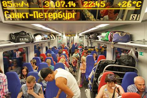 Venäjällä liikennöi jo useiden kaupunkien välillä nopeita ja uudenaikaisia Lastotshka-pikajunia. Tämä kuva on Pietarista Petroskoihin menevästä Lastotshkasta, mutta samantyyppinen juna kulkee myös Viipurin ja Pietarin välillä.
