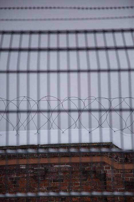 Rikosseuraamuslaitoksen julkaisemassa vuonna 2005 julkaisemassa tutkimuksessa perehdyttiin vankien välisiin suhteisiin Helsingin suljetussa vankilassa. Kuva on Sörnäisten vankilasta.