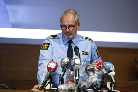 Poliisitarkastaja Tommy Brøske tiedotustilaisuudessa 28. huhtikuuta.