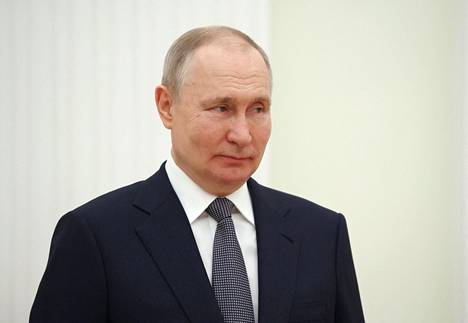 Vladimir Putin käyttää jääkiekkoilijoita vieraan valtion huippusarjan urheilupesijöinä.