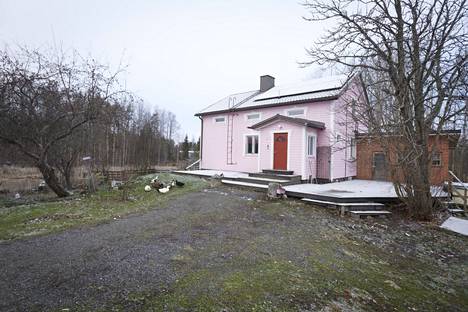 Vesilahden vaaleanpunainen talo saa olla vaaleanpunainen, uhkasakko peruttu  - Tampereen seutu - Ilta-Sanomat
