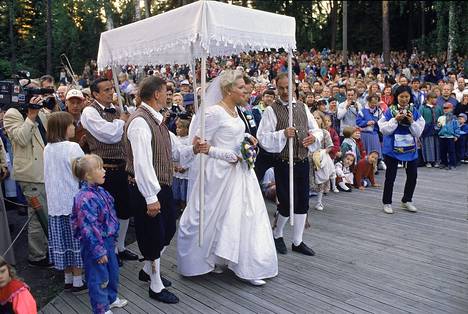 Juhannushäät Seurasaaressa vuonna 1996. 