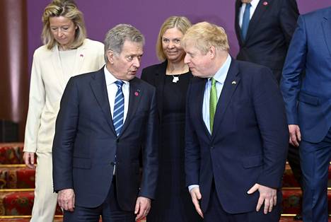 Presidentti Niinistö ja pääministeri Johnson tapasivat Britanniassa maaliskuussa.