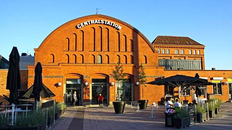 Malmön rautatieasema. Yksi luksusasunnoista sijaitsi rautatieasemaa vastapäätä.