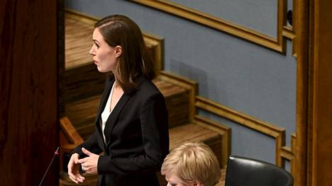 Pääministeri Sanna Marin (sd) puhuu eduskunnan suullisella kyselytunnilla Helsingissä 11. marraskuuta 2021.