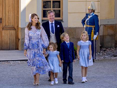 Julianin ristiäisissä 14. elokuuta otettu kuva saattaa olla viimeinen pitkään aikaan prinsessa Madeleinen perheestä.
