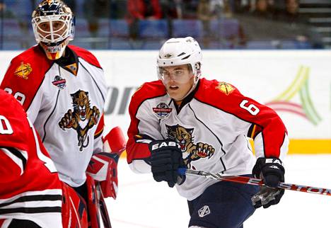 Florida Panthers ja Chicago Blackhawks kohtasivat NHL-kauden avausottelussaan Helsingissä lokakuussa 2009. Ville Koistinen (6) osui Floridalle sekä varsinaisella peliajalla että rankkarikisassa, kun Florida voitti 4–3.