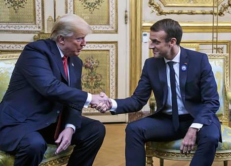 Donald Trump ja Emmanuel Macron tapasivat Elysee-palatsissa lauantaina.