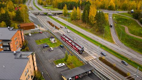 Kahden ensimmäisen ratikan koeajot ovat sujuneet Tampereella hyvin.