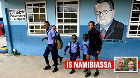 Namibialaisia koululaisia Martti Ahtisaaren mukaan nimetyllä peruskoululla Windhoekissa.