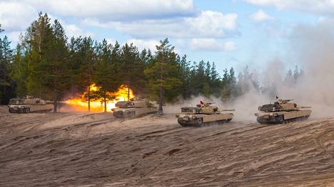 Yhdysvaltain merijalkaväen Abrams-taistelupanssarivaunuja harjoitusammunnoissa Arrow-sotaharjoituksessa Pohjankankaan ampuma-alueella toukokuussa 2019.