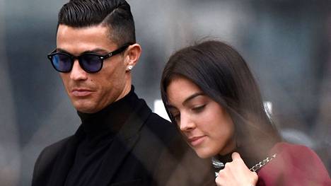 Cristiano Ronaldo ja hänen pitkäaikainen naisystävänsä Georgina Rodriguez.