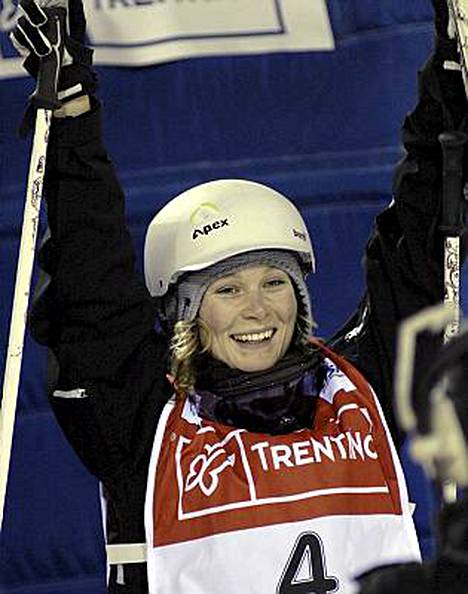 Kanadalainen kumparelaskija Kristi Richards on sijalla kolme.