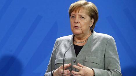 Angela Merkelin vaihtaminen pois Saksan johdosta ei ole mahdotonta, arvioivat suomalaistutkijat.
