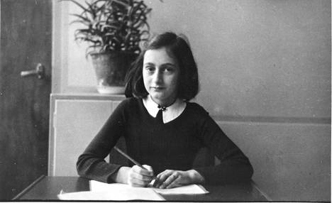 Anne Frank oli 15, kun hän kuoli Bergen-Belsenin keskitysleirillä oletettavasti pilkkukuumeeseen.