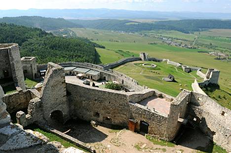 Slovakiasta löytyy useita linnoja, mutta Unescon maailmanperintökohteeksi kelpuutettu Spišin linna on niistä ehkä kaikista komein.