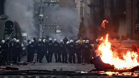 Belgiassa on nähty myös mielenosoituksia ja mellakoita koronatoimia vastaan, muun muassa Brysselissä viime sunnuntaina.