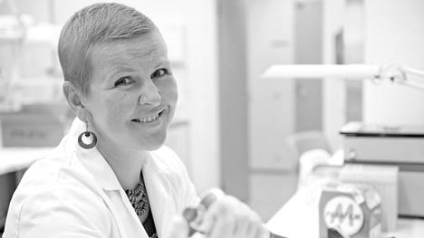 Syöpätutkija Johanna Tuomela työskenteli muun muassa tutkimusprojektissa, jossa tunnistettiin uusi huonoennusteinen rintasyöpien alatyyppi.